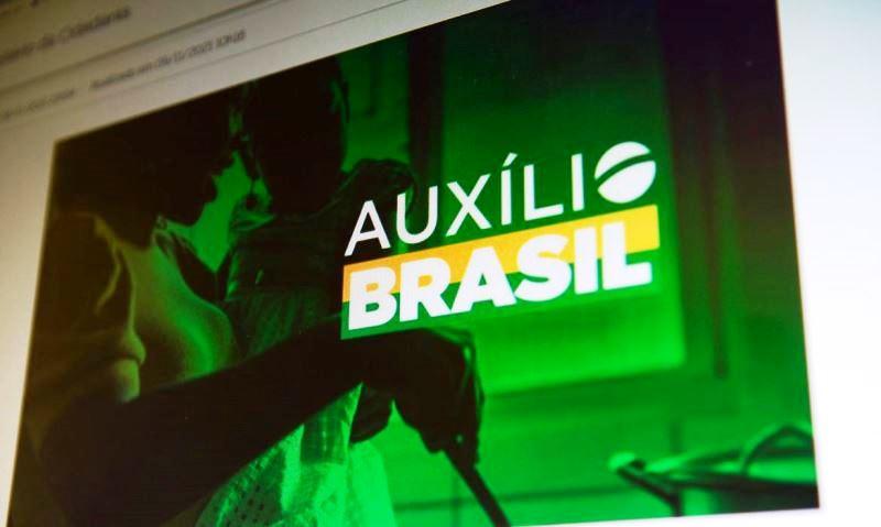 Caixa paga Auxílio Brasil a beneficiários com NIS final 3 nesta terça-feira (19)