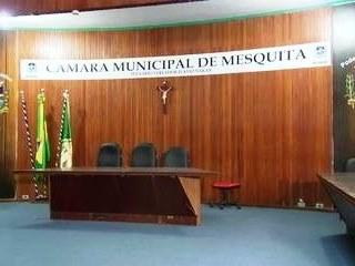 Vereadora afastada recebe ordem de despejo da Câmara de Mesquita (RJ): Impasse no município continua