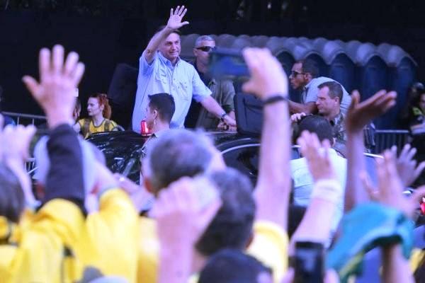 Perdão a Silveira ajuda Bolsonaro a recuperar confiança de radicais