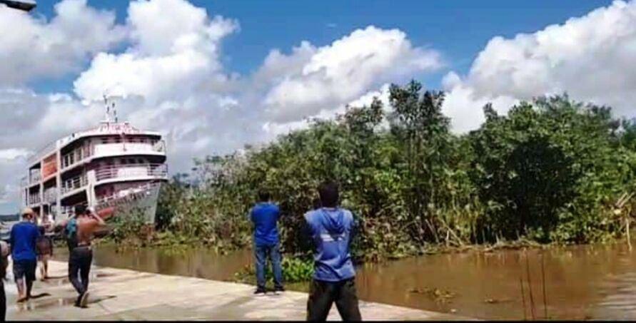 Ilha marajoara se desprende e navega à deriva no Pará