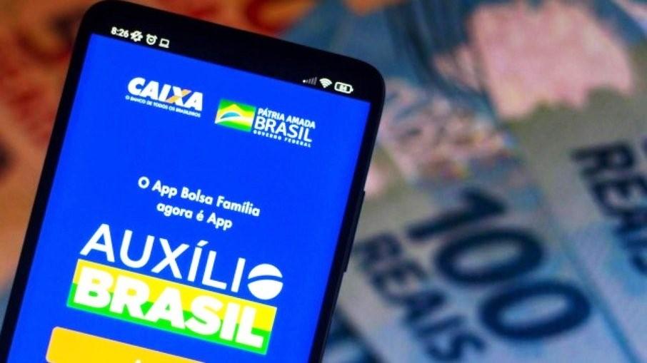 Inflação corrói Auxílio Brasil, que já não compra cesta básica