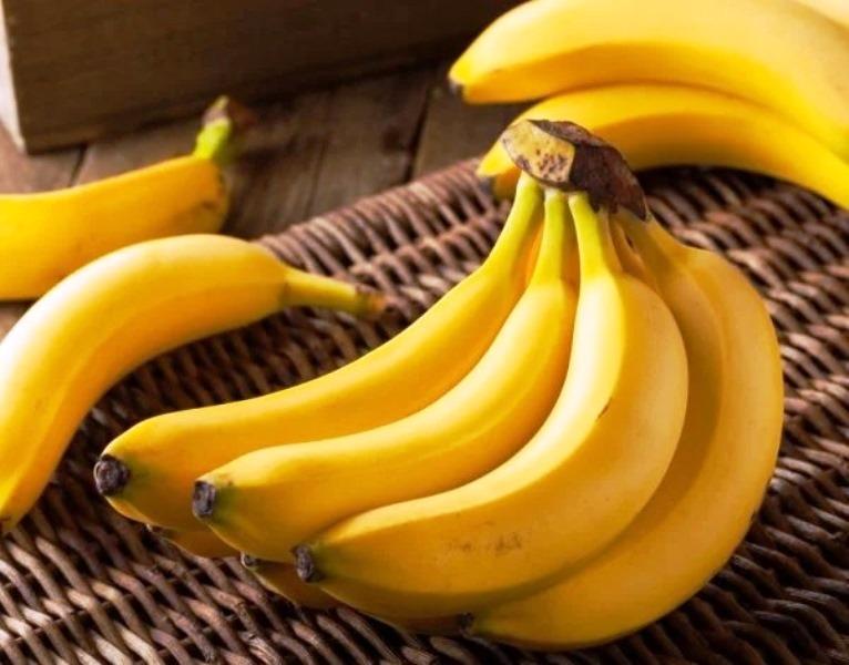 Banana estraga tão rápido que rende memes: aprenda dica simples