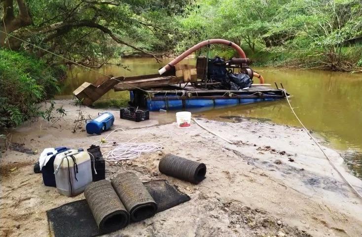 Três pessoas são presas em flagrados extraindo ouro em rio do ES