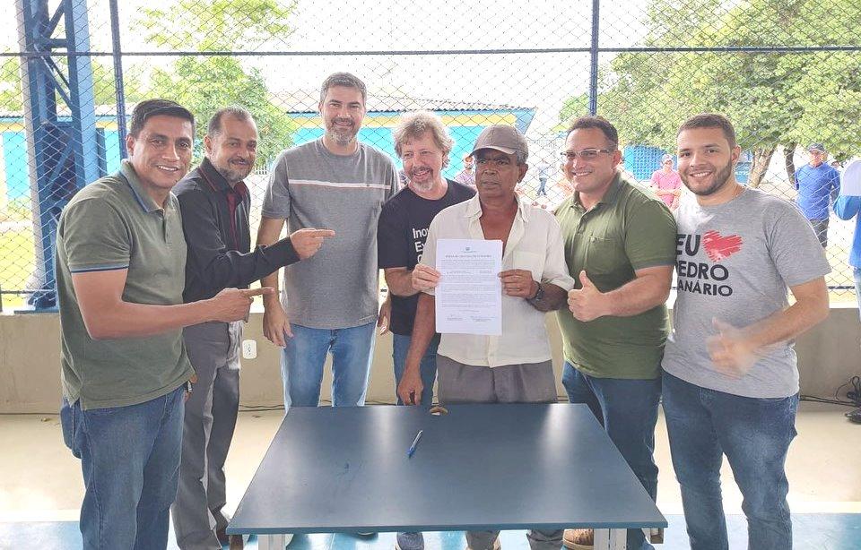 Prefeitura de Pedro Canário, ES, entrega títulos de Regularização Fundiária no distrito de Floresta do Sul