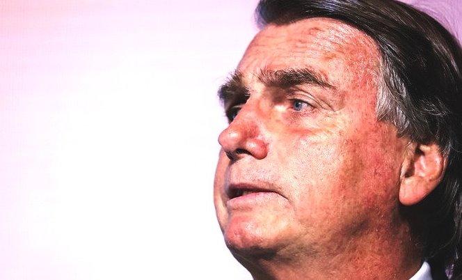 Bolsonaro ajuíza ação no STF contra Moraes por abuso de autoridade