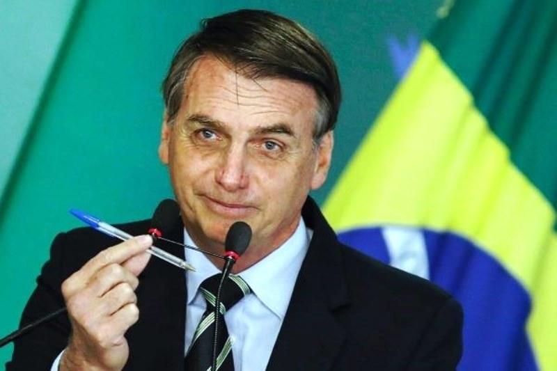 Bolsonaro sanciona Auxílio Brasil com valor mínimo permanente de R$ 400