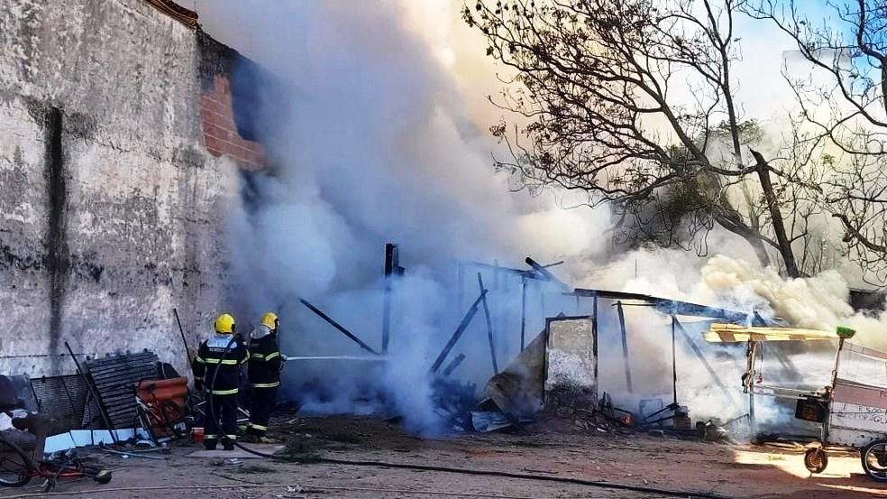 Homem incendeia casa do próprio pai em Guarapari, ES