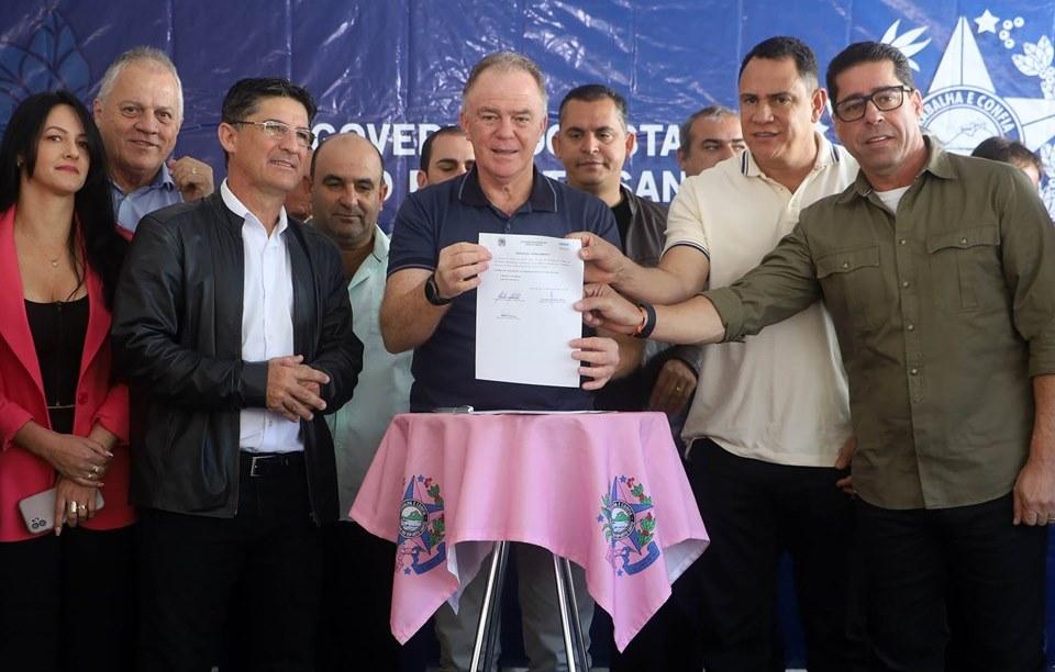 Casagrande entrega ponte e anuncia calçamento rural em Divino de São Lourenço, ES