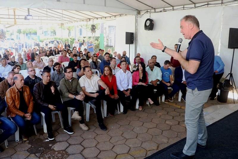 Casagrande entrega ponte e anuncia calçamento rural em Divino de São Lourenço, ES