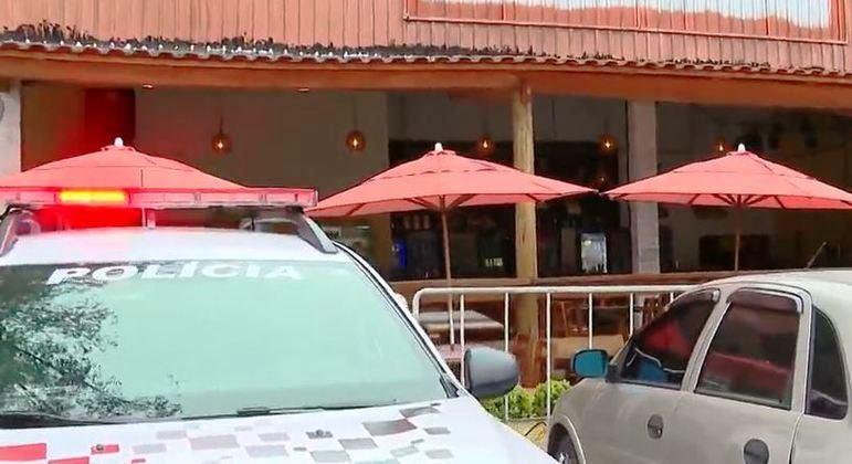 Mulher é morta a tiros durante confraternização com amigas em restaurante