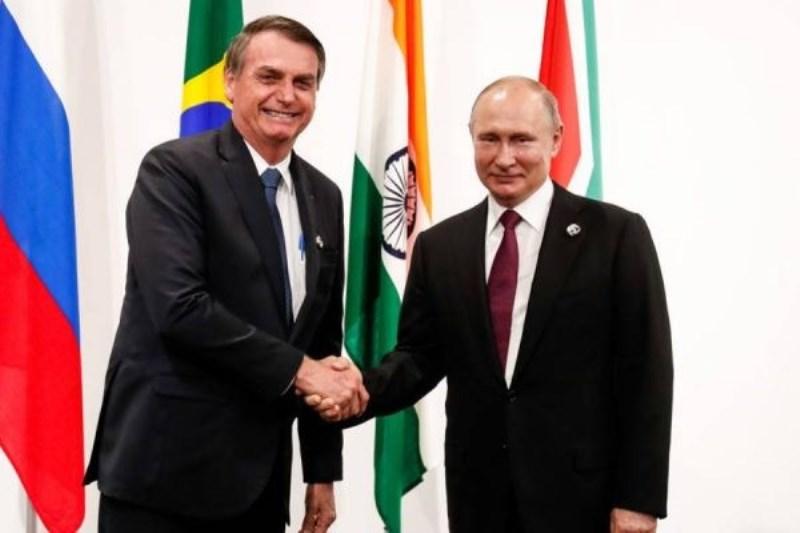 Por telefone, Putin garante a Bolsonaro fornecimento de fertilizantes