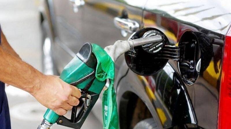 Cai preço do petróleo e diesel no Brasil é mais caro que paridade internacional