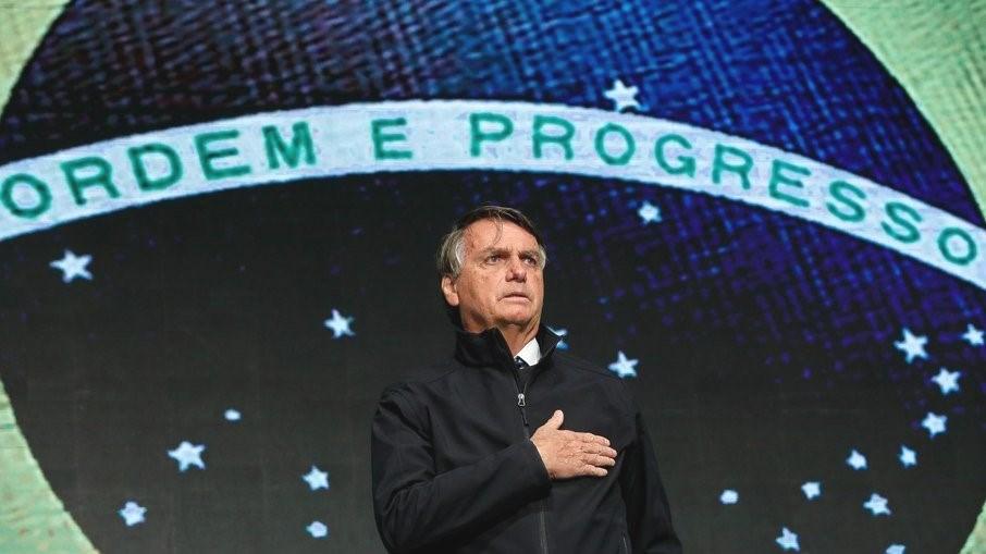 Bolsonaro rebate juíza sobre uso da bandeira do Brasil