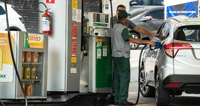 Petrobras reduz em R$ 0,20 o preço da gasolina a partir desta quarta-feira (20)