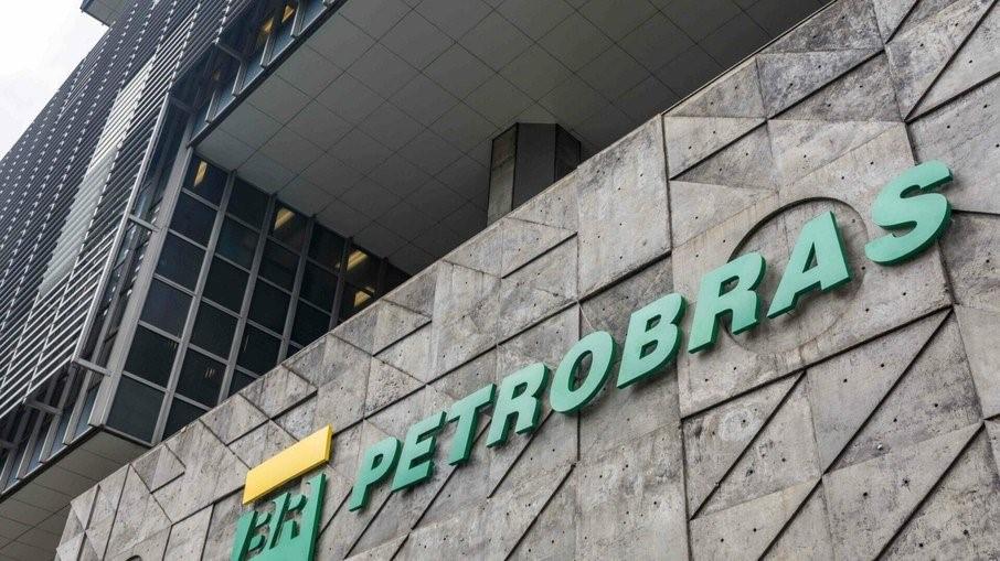 Diretores da Petrobras afirmam que ainda definem reajuste dos combustíveis