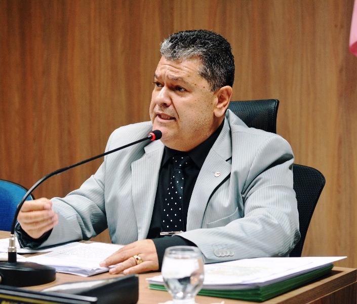 Paulo Fundão tranquiliza servidores mateenses ao garantir diálogo para resolver decênio