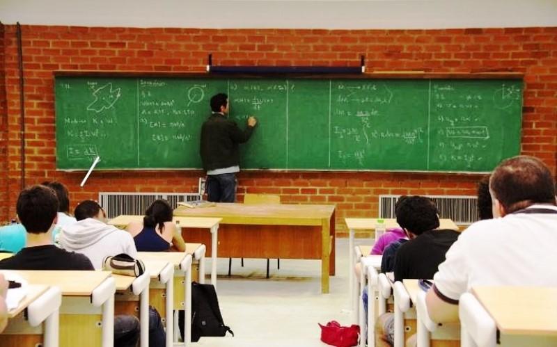 Profissionais da Educação do ES vão receber bônus de até um salário a mais este mês