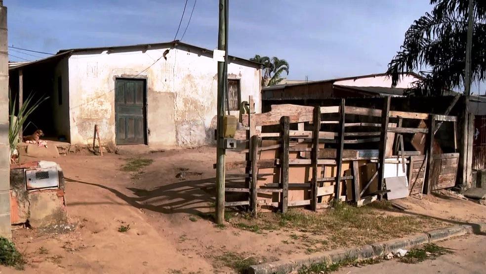 Homem é preso após matar irmão a facadas em briga por casa, em Linhares, ES