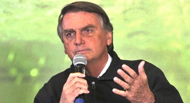 Bolsonaro diz que servidores públicos terão reajuste em 2023