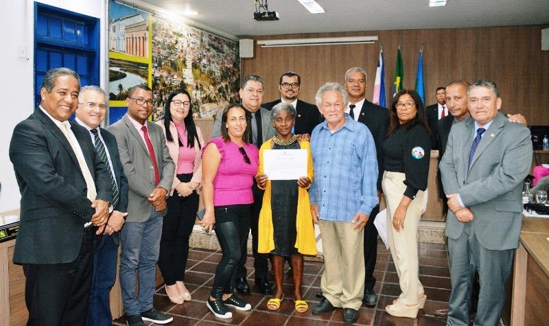 Diretora pede sinalização e ajustes em local de feira livre em sessão na Câmara de São Mateus