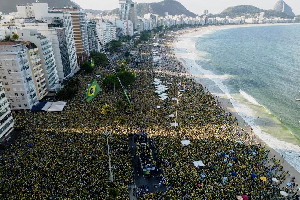 Bolsonaro usa 7 de Setembro no Rio de Janeiro para pedir votos