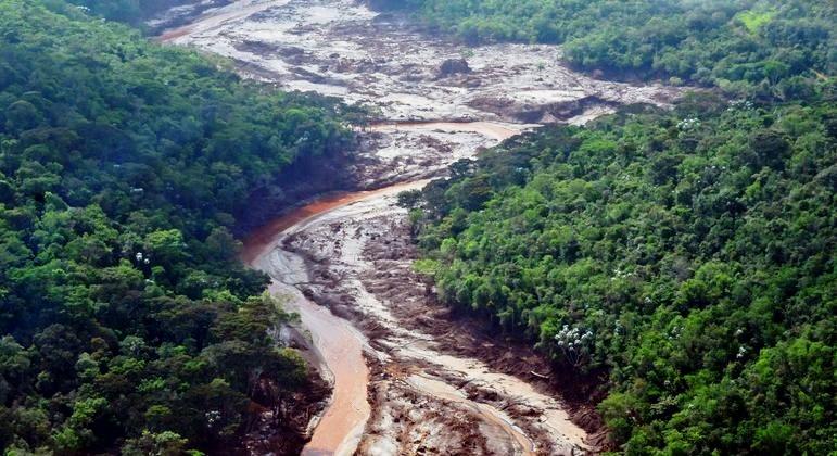 Sem acordo, Governos de MG e do ES comunicam fim das negociações da tragédia de Mariana