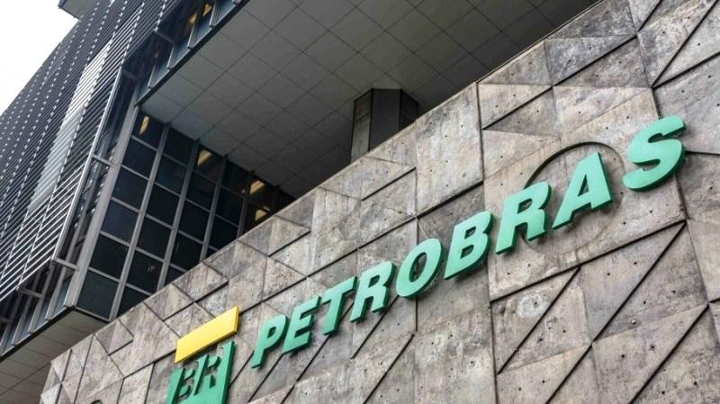 Petrobras reduz em 0,84% preços de venda do querosene de aviação