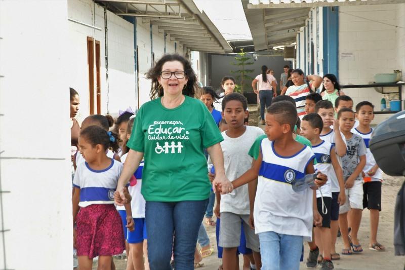 Daniel Santana recebe alunos da EMEF Bom Sucesso em atividade pedagógica, em São Mateus, ES