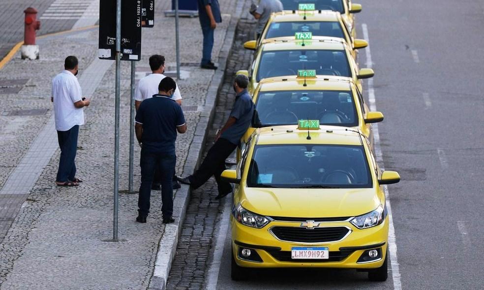 Auxílio para caminhoneiros e taxistas tem adiantamento no pagamento de parcelas