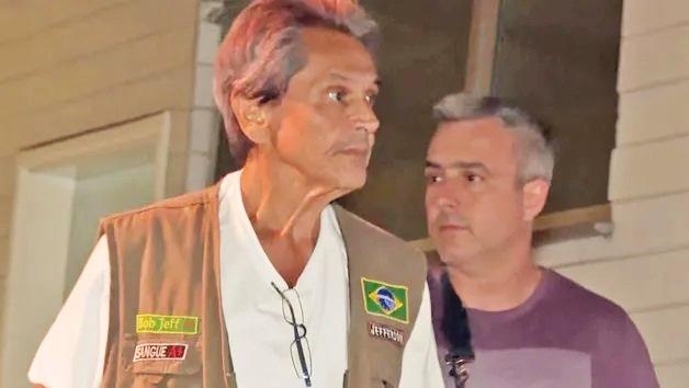 Roberto Jefferson chega a cadeia no Rio 14 horas depois de reagir à prisão e de atacar a PF a tiros