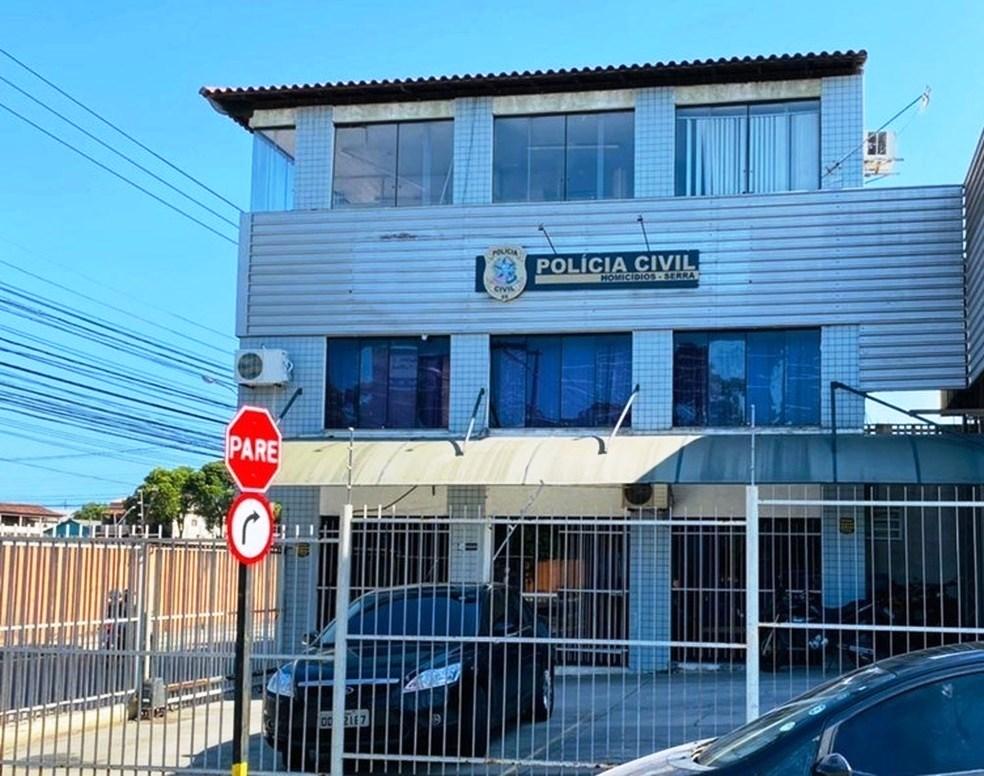 Homem invade casa, não se rende, entra em luta corporal com policiais e é morto a tiros pelos militares no ES