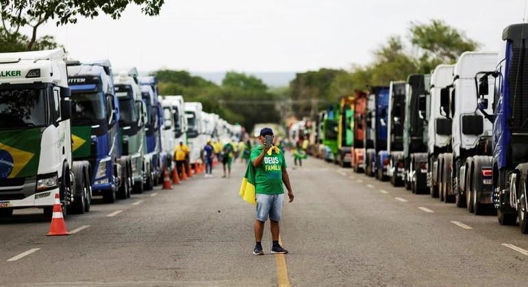 Forças armadas reforçam que manifestações são um direito, mas que não deve haver excessos