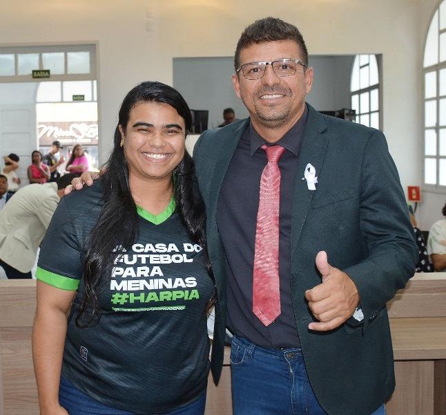 Na Tribuna Livre, Jéssica, do Projeto Harpia FC, promove o futebol feminino, em São Mateus, ES