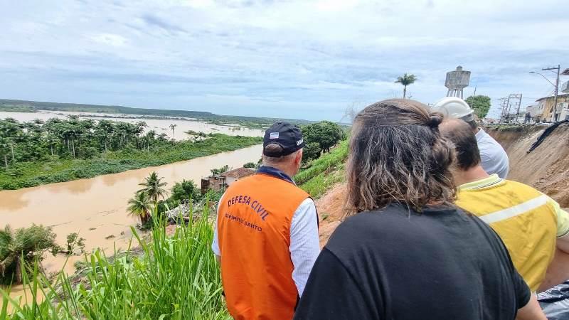 Em visita São Mateus, ES, Casagrande se reúne com o prefeito Daniel e o Comitê de Crise e garante recursos para a reconstrução do município