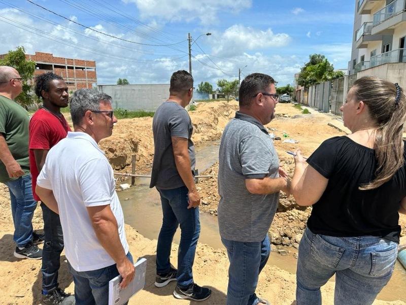 Macrodrenagem de Guriri: a pedido de Daniel Santana, Sedurb amplia projeto e realiza visita técnica à ilha, em São Mateus, ES