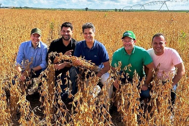 Ricardo Ferraço faz visita técnica a propriedade rural em Montanha, ES