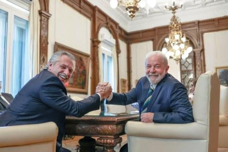 Lula e Fernández discutirão criação de moeda sul-americana comum