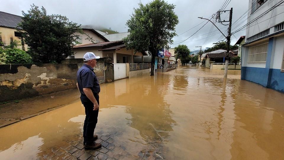 Casagrande visita Mimoso do Sul após fortes chuvas 