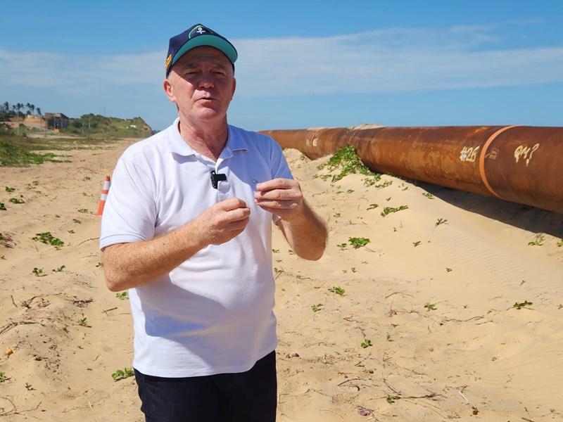 Casagrande visita obras de engordamento da Praia de Meaípe, em Guarapari, ES