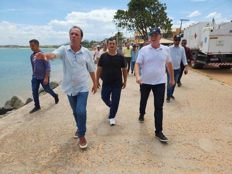 Casagrande visita obras de engordamento da Praia de Meaípe, em Guarapari, ES