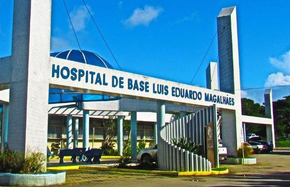 Atacada por ex, mulher trans invade hospital com corpo em chamas