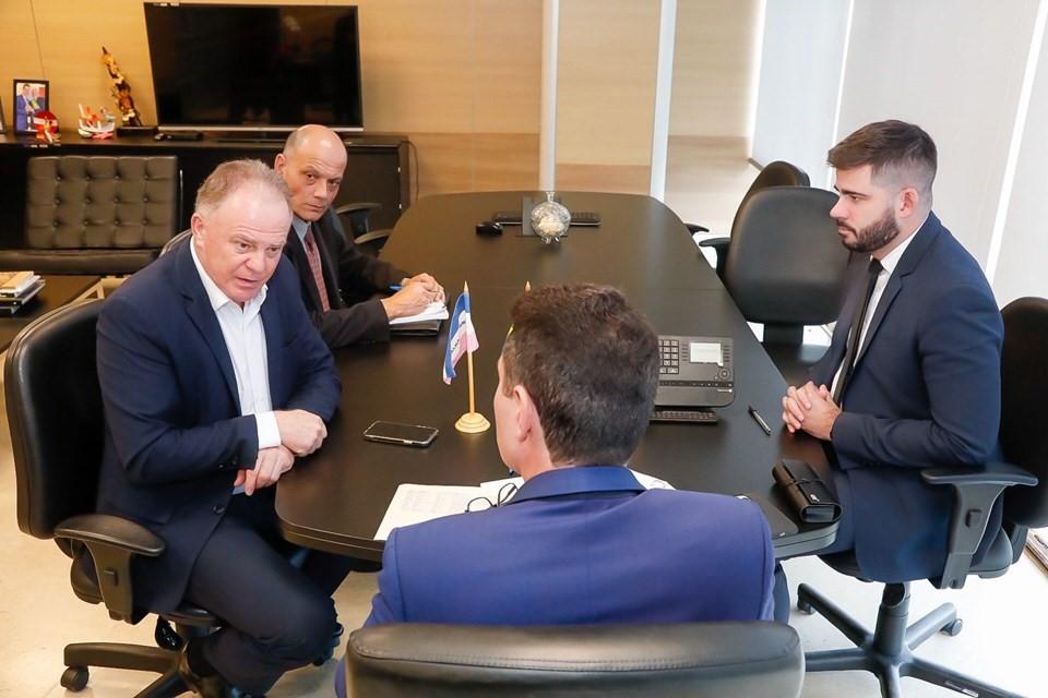 Casagrande apresenta projetos de macrodrenagem e habitação em reunião com ministro das Cidades