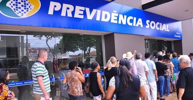 INSS deixa quase um milhão de pessoas na fila da perícia médica