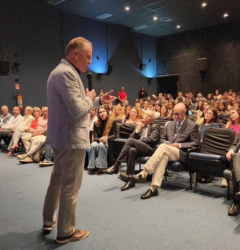 Casagrande participa de Aula Magna na abertura do ano letivo na Ufes