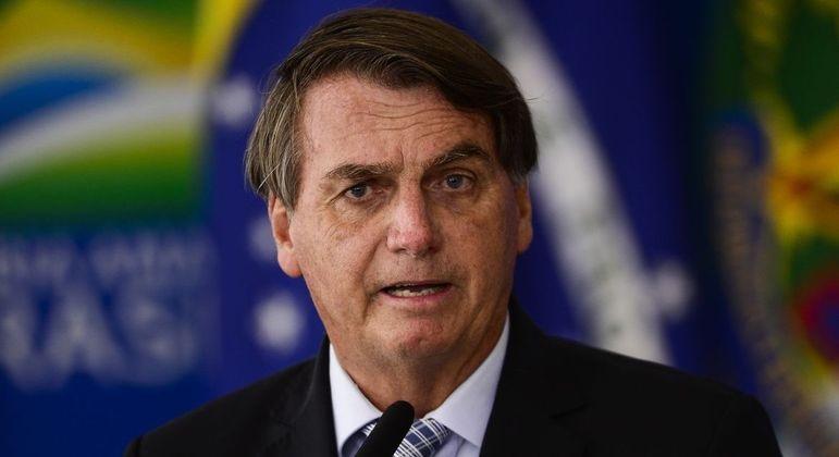 Defesa de Bolsonaro tenta devolver joias e armas, mas não consegue agendar entrega