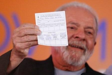 Lula é diagnosticado com pneumonia e adia viagem à China para domingo