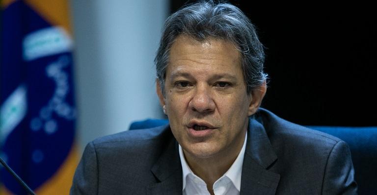 Governo avalia usar fundo de petroleiras para renovar frota de carros e combater a poluição, diz Haddad