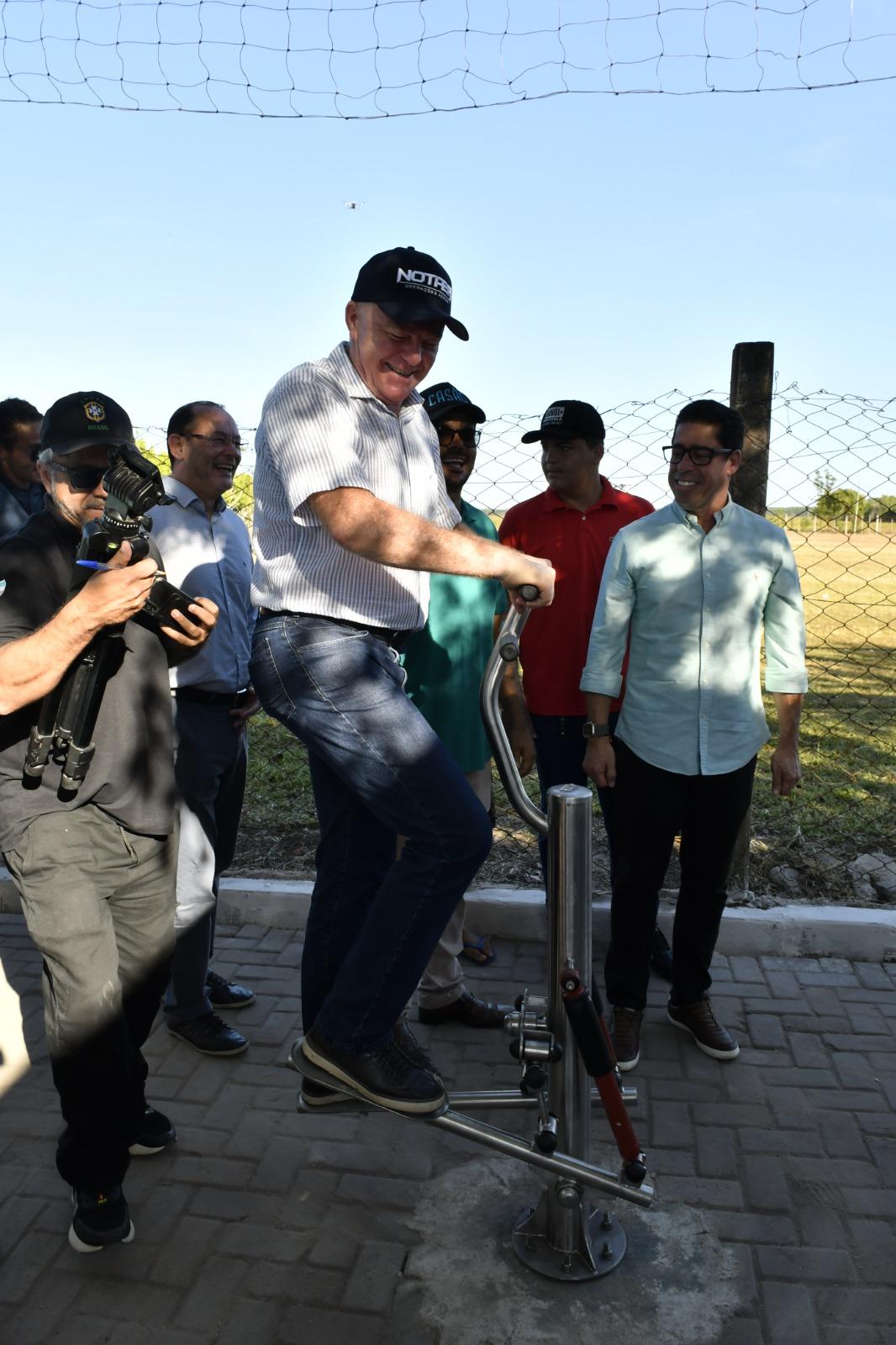 Obras no campo e na cidade: na gestão Daniel Santana, comunidade de Paulista tem todas as ruas calçadas