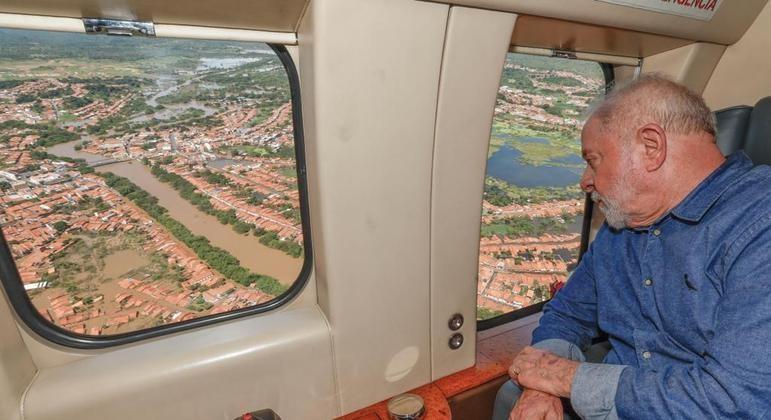 Lula sobrevoa cidades atingidas pelas chuvas no Maranhão