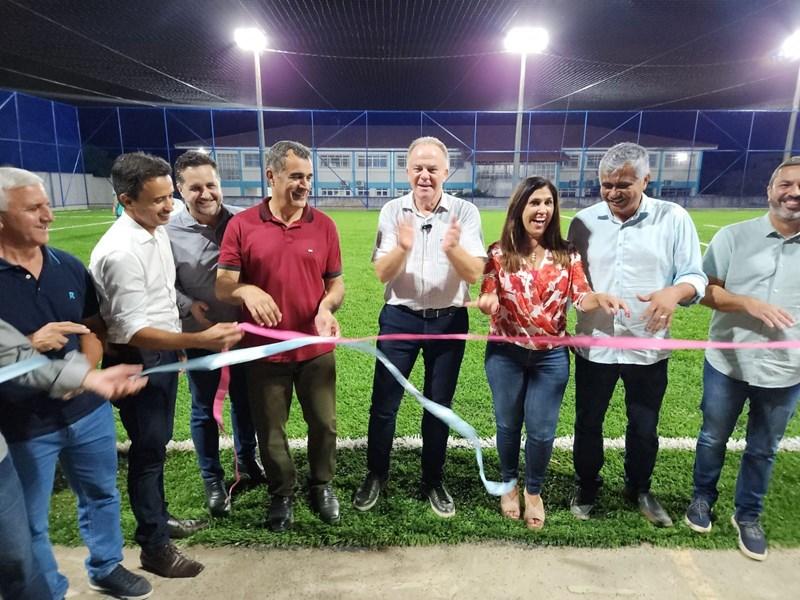 Casagrande entrega nova iluminação de estádio e recapeamento de ruas em Jaguaré